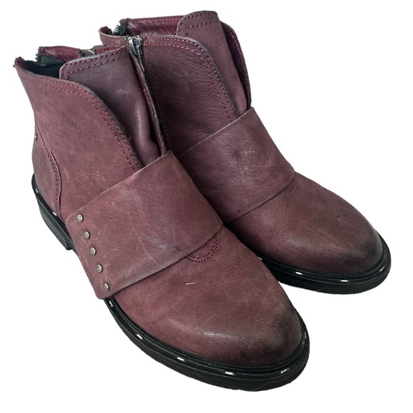 EUC - OTBT Frontage Boots - Eggplant - size 7 - Picture 3 of 4